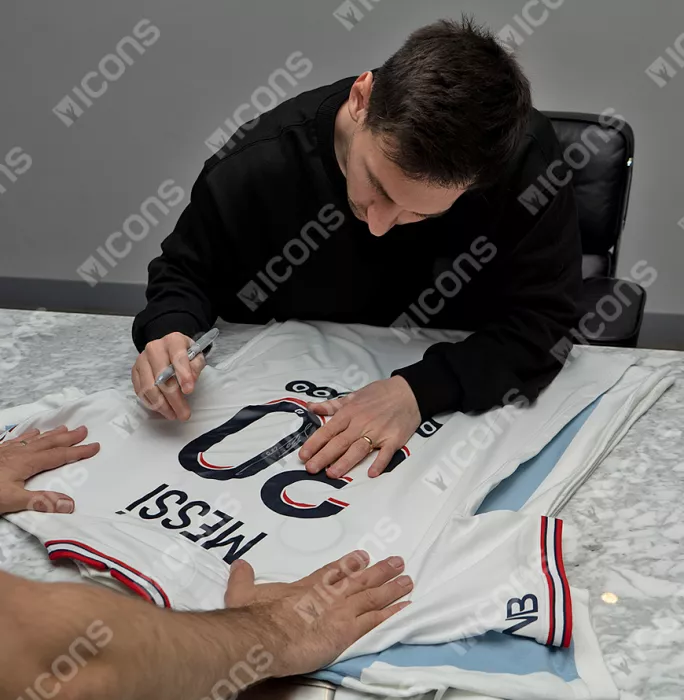 Lionel Messi Official Paris Saint-Germain Back Signed And Framed 2021-22 Fourth Shirt