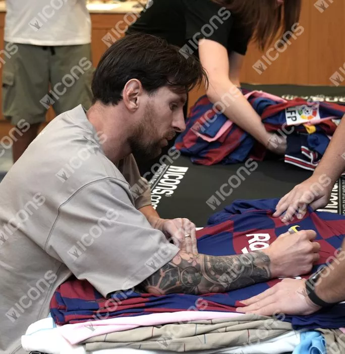 Lionel Messi Official The Best FIFA Football Awards™ Front Signed And Framed FC Barcelona 2019-20 Authentic Home Shirt: 2019 Winner