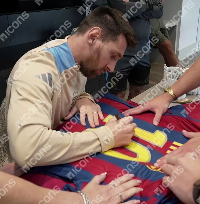 Lionel Messi Official UEFA Champions League Official Back Signed And Framed FC Barcelona 2009-10 Home Shirt