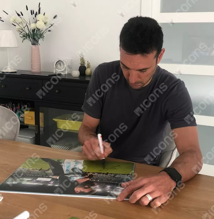 Lionel Scaloni Signed Argentina Photo In Black Wooden Frame: 2021 Copa America Winner