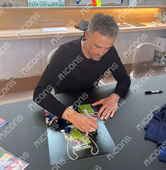 Luis Enrique Signed FC Barcelona Photo In Premium Photo Frame: 2015 UEFA Champions League Winner