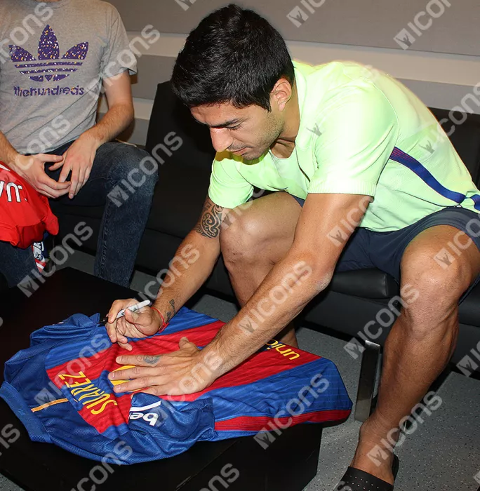 Luis Suarez Back Signed FC Barcelona 2016-17 Home Shirt In Classic Frame