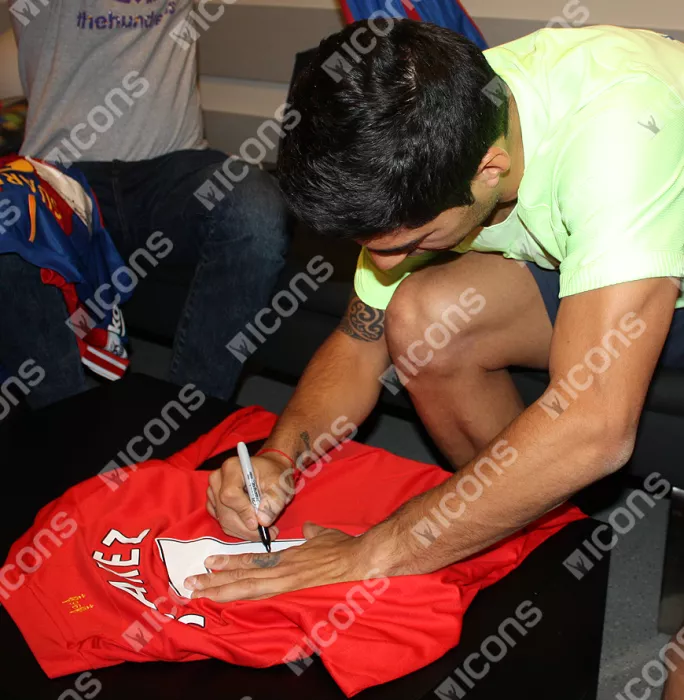 Luis Suarez Back Signed Liverpool 2013-14 Home Shirt In Classic Frame