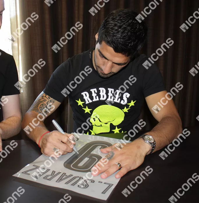 Luis Suarez Back Signed Uruguay 2016 Home Shirt In Classic Frame