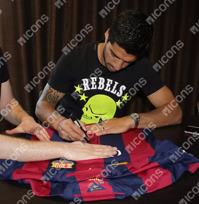 Luis Suarez Front Signed FC Barcelona 2014-15 Home Shirt In Classic Frame