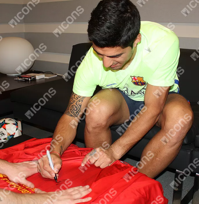 Luis Suarez Front Signed Liverpool 2013-14 Home Shirt