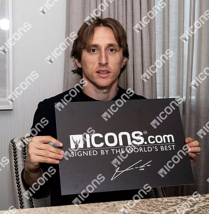 Luka Modric Back Signed Real Madrid 2021-22 Home Shirt With Long Sleeves In Hero Frame: Option 1