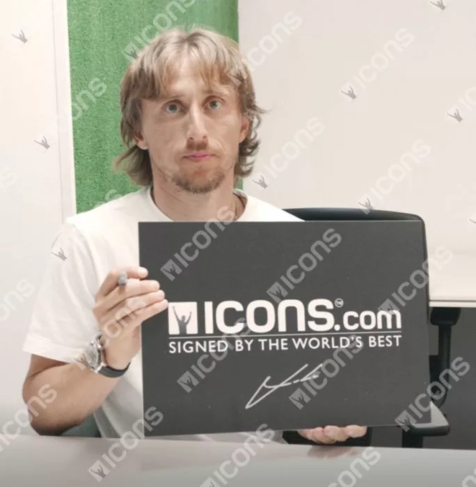 Luka Modric Front Signed Real Madrid 2021-22 Long Sleeve Home Shirt: UEFA Champions League Final Text In Classic Frame