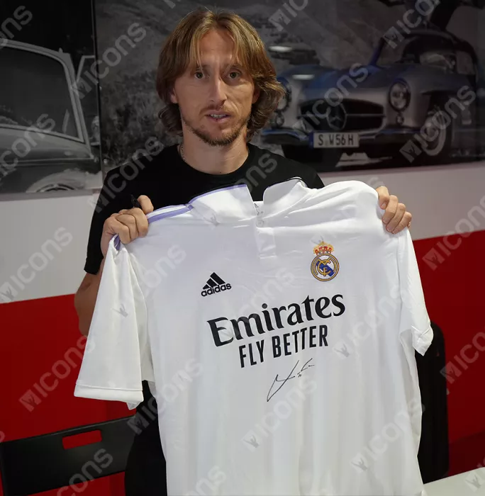 Luka Modric Front Signed Real Madrid 2022-23 Home Shirt In Classic Frame