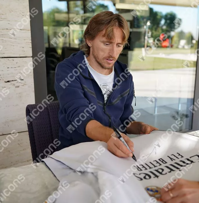Luka Modric Front Signed Real Madrid 2023-24 Home Shirt In Hero Frame: Option 1