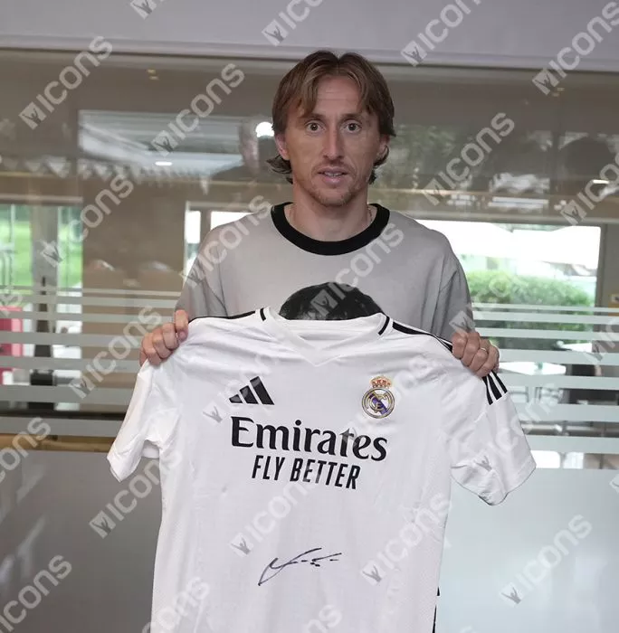 Luka Modric Front Signed Real Madrid 2024-25 Home In Deluxe Packaging