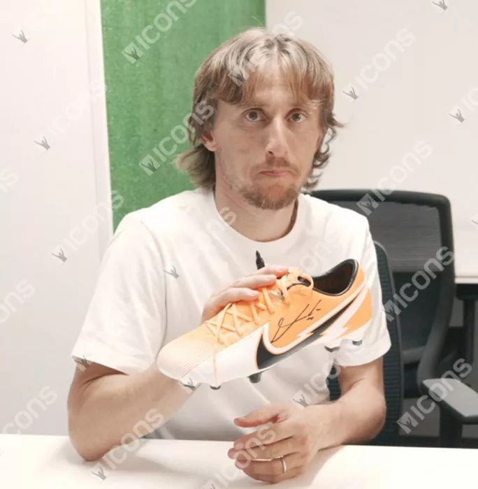 Luka Modric Signed Football Boot: Nike Mercurial Vapor Academy FG