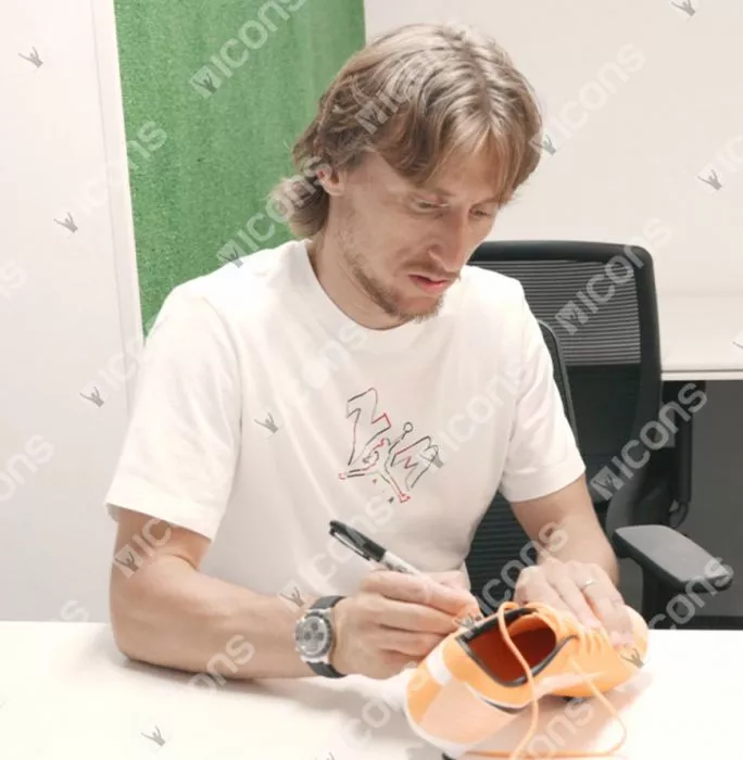 Luka Modric Signed Football Boot: Nike Mercurial Vapor Academy FG