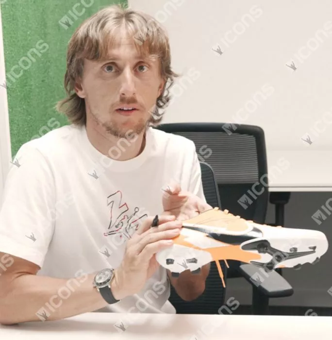 Luka Modric Signed Football Boot: Nike Mercurial Vapor Academy FG