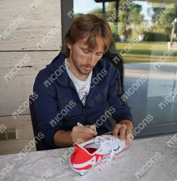 Luka Modric Signed Nike Mercurial Vapor Boot In Acrylic Case