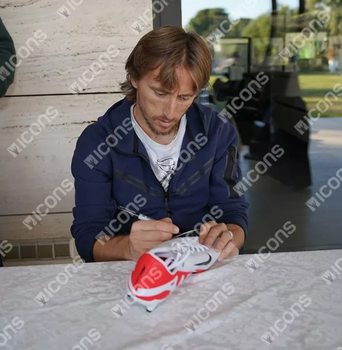 Luka Modric Signed Nike Mercurial Vapor Boot In Bubble Frame: Option 1