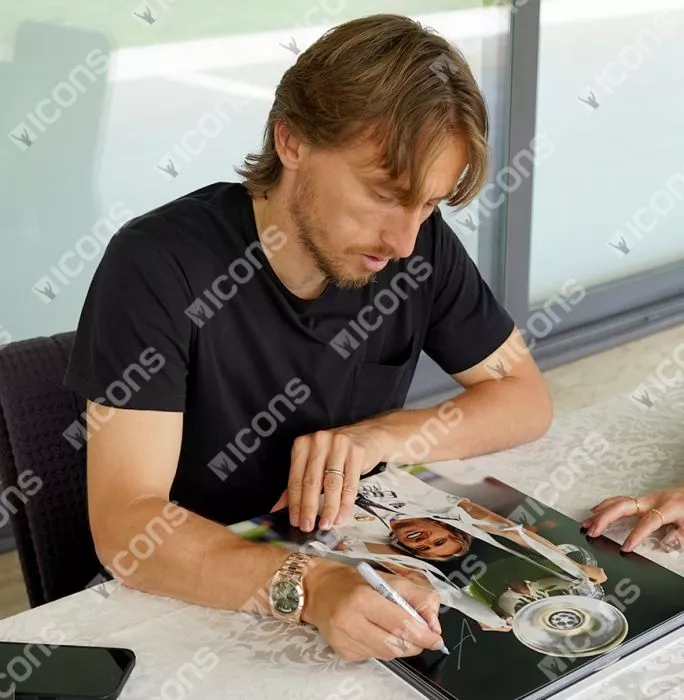 Luka Modric Signed Real Madrid Photo: 2022 UEFA Champions League Winner