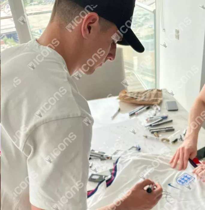 Mason Mount Front Signed England 2020-21 Home Shirt In Classic Frame