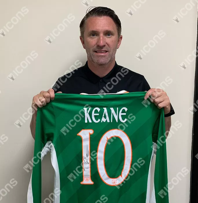 MATCH ISSUE Robbie Keane Back Signed Republic Of Ireland 2016-17 Home Shirt Home Shirt In Hero Frame: Option 1