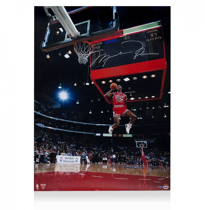 Michael Jordan Signed Chicago Bulls Photo: Slam Dunk