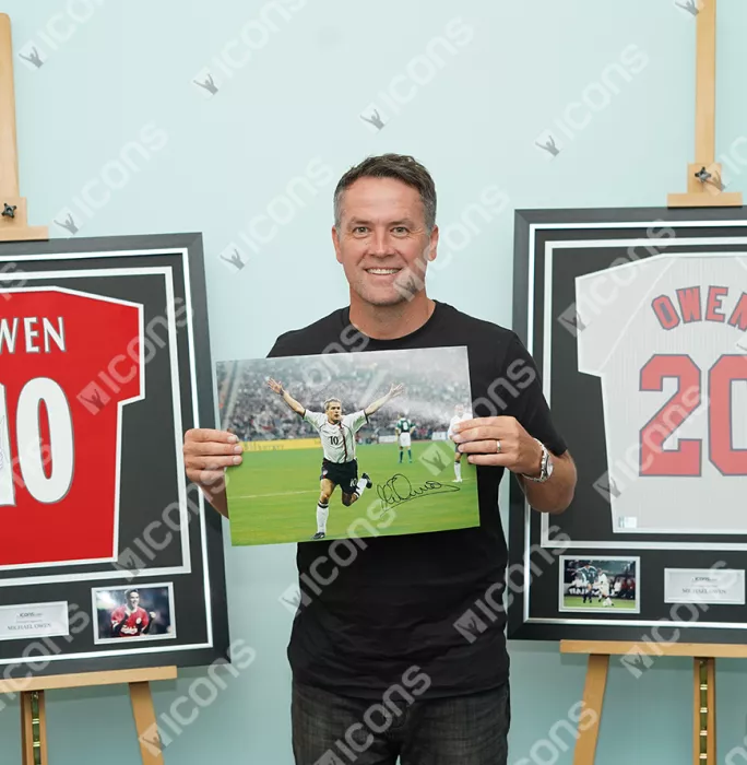 Michael Owen Signed England Photo In Premium Photo Frame: Goal Celebration Vs Germany