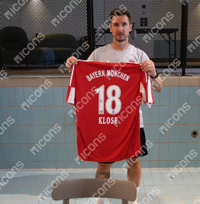 Miroslav Klose Back Signed FC Bayern Munich 2010-11 Home Shirt In Hero Frame: Option 1