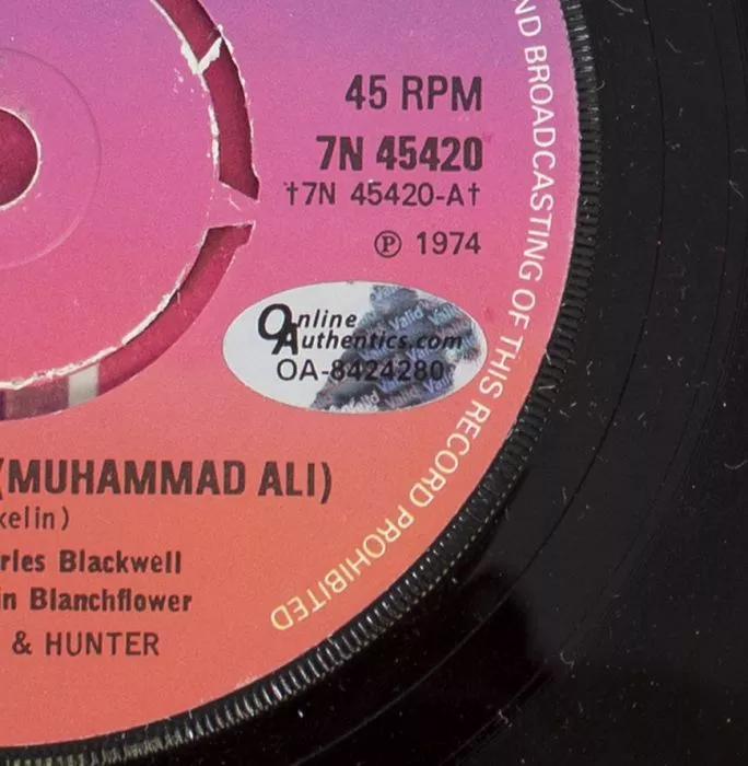 Muhammad Ali Signed Vinyl Record - Johnny Wakelin Black Superman (OA-8424280)
