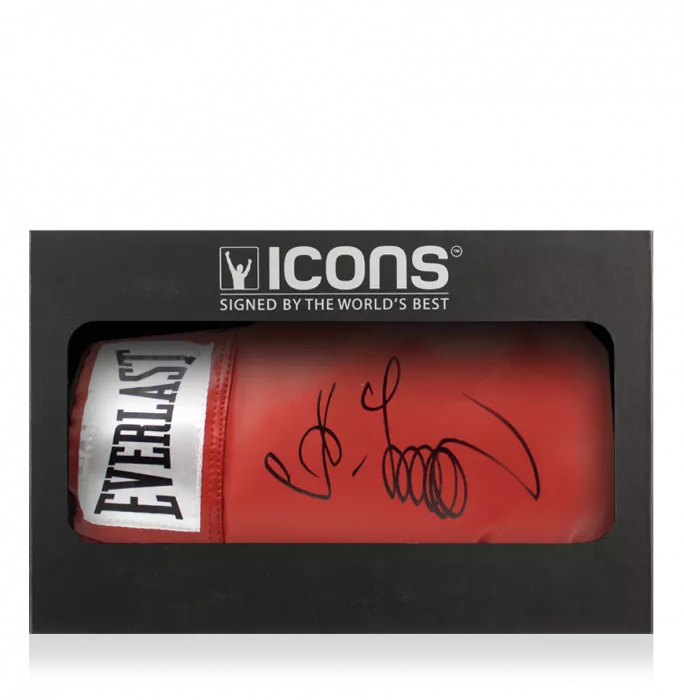 Oleksandr Usyk Signed Red Everlast Boxing Glove In Deluxe Packaging