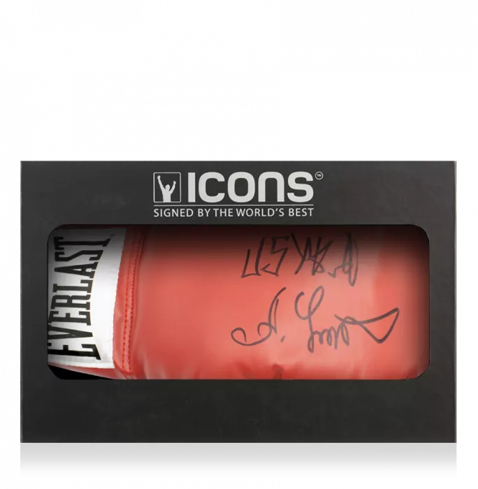 Oleksandr Usyk Signed Red Everlast Boxing Glove In Deluxe Packaging