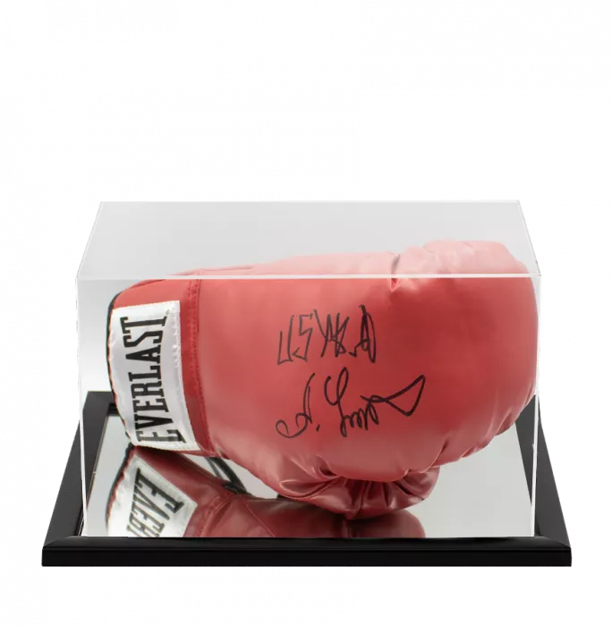 Oleksandr Usyk Signed Red Everlast Boxing Glove In Acrylic Case