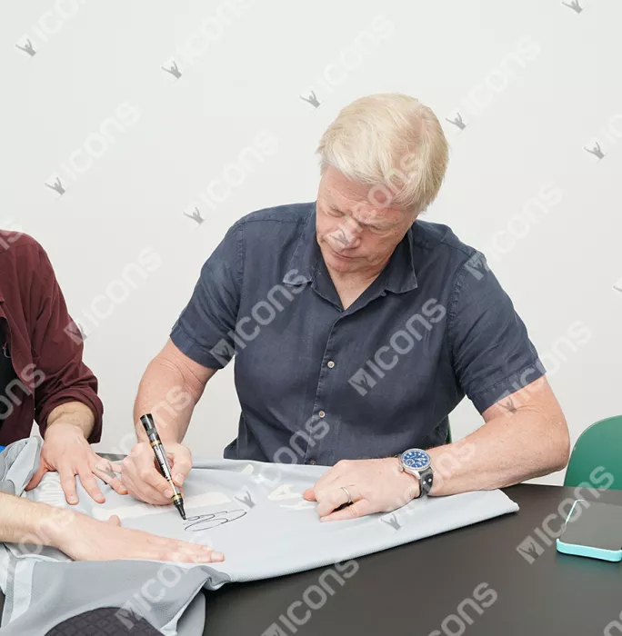 Oliver Kahn Back Signed FC Bayern Munich 2001-02 Goalkeeper Shirt In Classic Frame