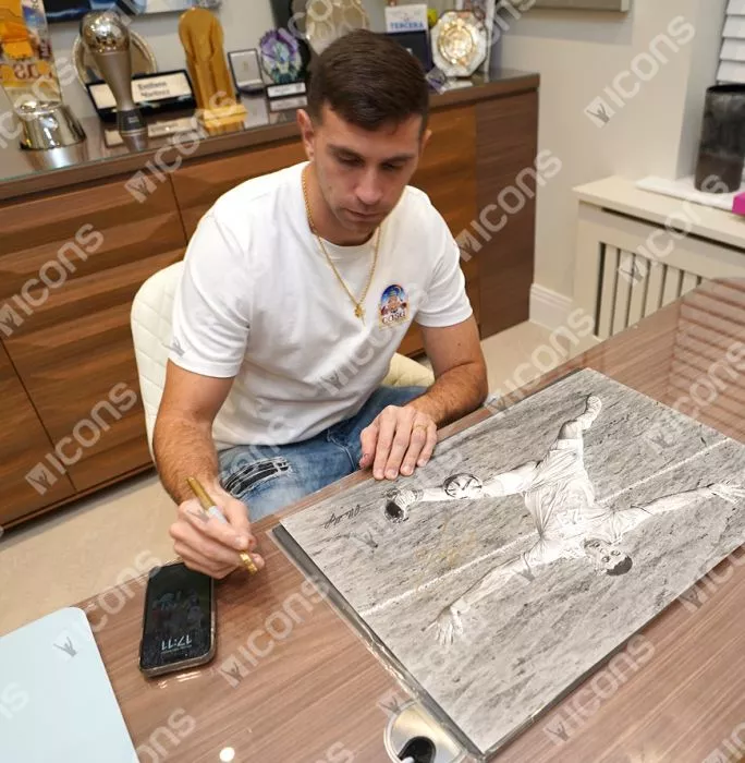 Original Emiliano Martinez Signed And Premium Framed Tribute Artwork: Iconic 2022 FIFA World Cup Final Save