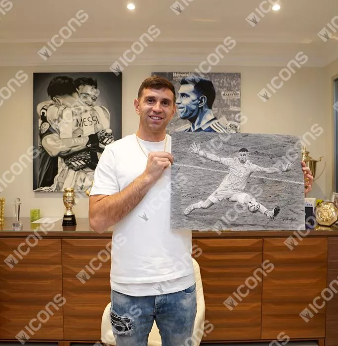 Original Emiliano Martinez Signed And Premium Framed Tribute Artwork: Iconic 2022 FIFA World Cup Final Save