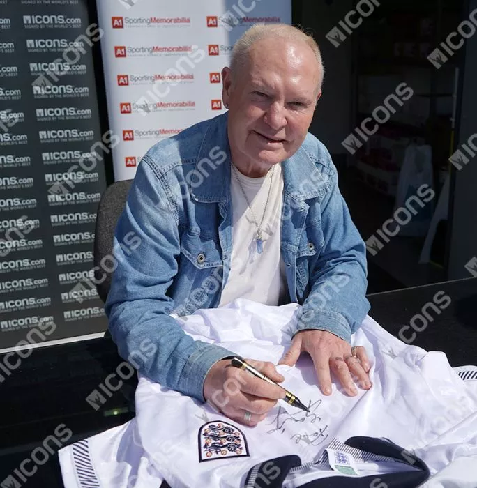 Paul Gascoigne Front Signed England 1990 Home Shirt