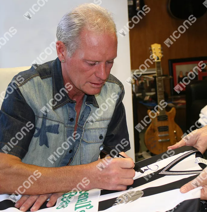 Paul Gascoigne Front Signed Newcastle United 1988-89 Home Shirt In Classic Frame