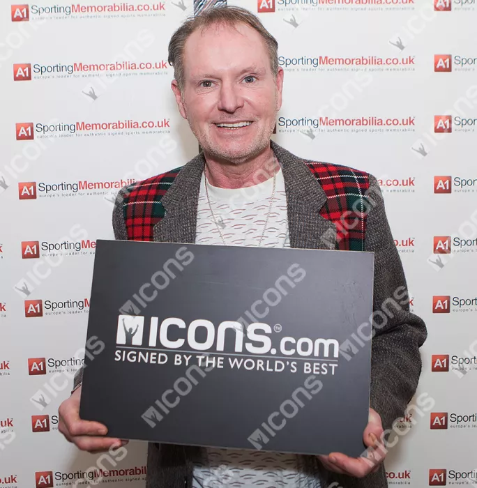 Paul Gascoigne Signed England Photo In Black Wooden Frame: A Lion Roars