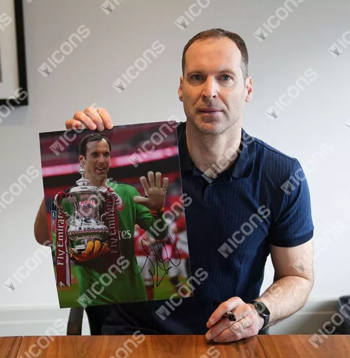 Petr Cech Signed Arsenal Photo In Premium Photo Frame: 2017 FA Cup Winner