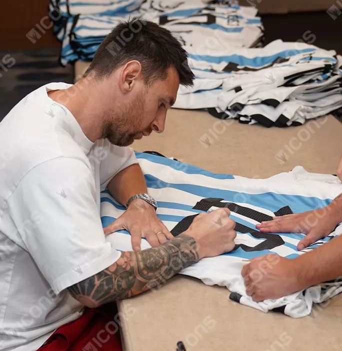 PRE-FRAMED Lionel Messi Official FIFA World Cup Back Signed And Framed Argentina 2022 Home Shirt