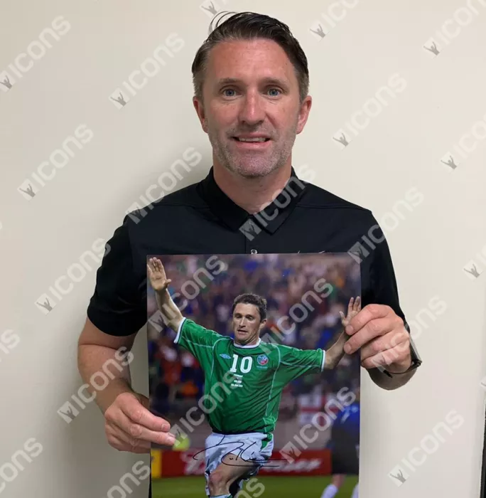 Robbie Keane Signed Republic Of Ireland Photo In Black Wooden Frame: 2002 FIFA World Cup Goal Vs Germany
