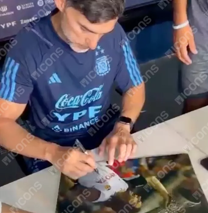 Roberto Ayala Signed Valencia CF Photo In Black Wooden Frame: 2004 UEFA Cup Winner