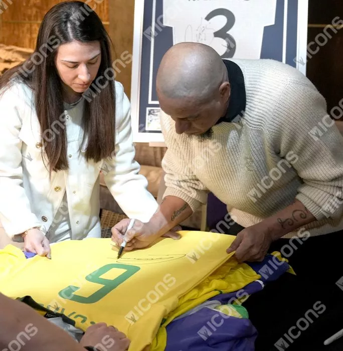 Roberto Carlos Back Signed Brazil Retro Shirt In Classic Frame