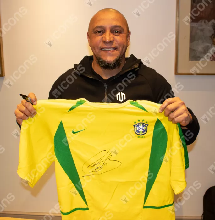 Roberto Carlos Front Signed Brazil 2002-04 Home Shirt In Hero Frame: Option 1