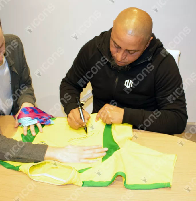 Roberto Carlos Front Signed Brazil 2002-04 Home Shirt In Hero Frame: Option 1