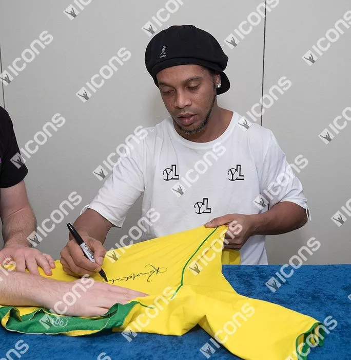 Ronaldinho Front Signed Brazil 2004 Home Shirt In Classic Frame