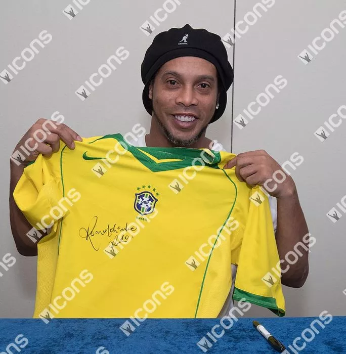 Ronaldinho Front Signed Brazil 2004 Home Shirt In Hero Frame: Option 1
