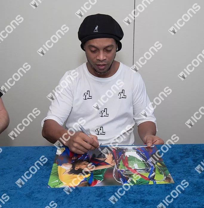 Ronaldinho Signed FC Barcelona Photo: 2006 UEFA Champions League Winner
