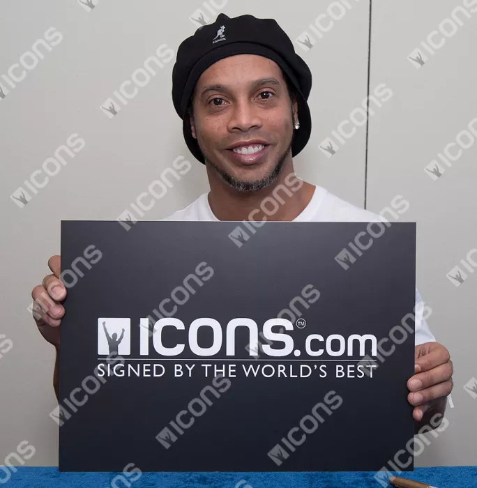 Ronaldinho Signed Mini FC Barcelona Photo: 2006 UEFA Champions League Winner