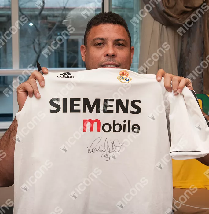 Ronaldo Front Signed Real Madrid 2003-04 Home Shirt In Hero Frame: Option 1