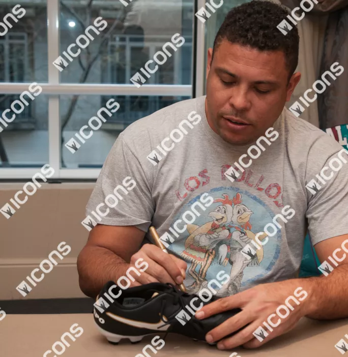 Ronaldo Signed Black Nike Tiempo Boot In Brazil Frame