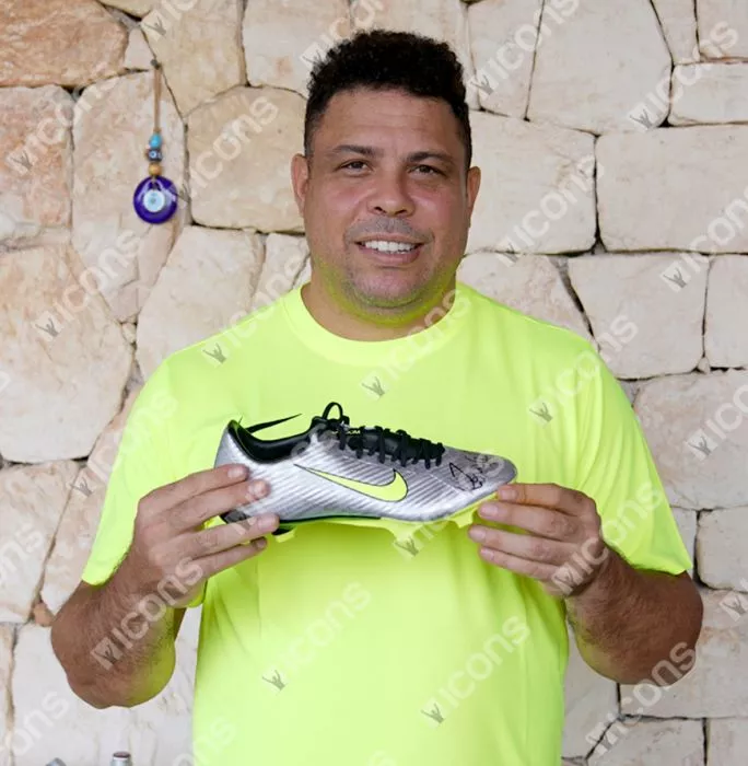 Ronaldo Signed Silver Nike Mercurial Boot In Acrylic Case